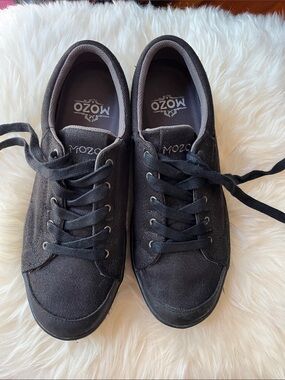 Mozo Woman’sBlack Canvas Lace-Up Sneakers sz 10 Made for culinary workers